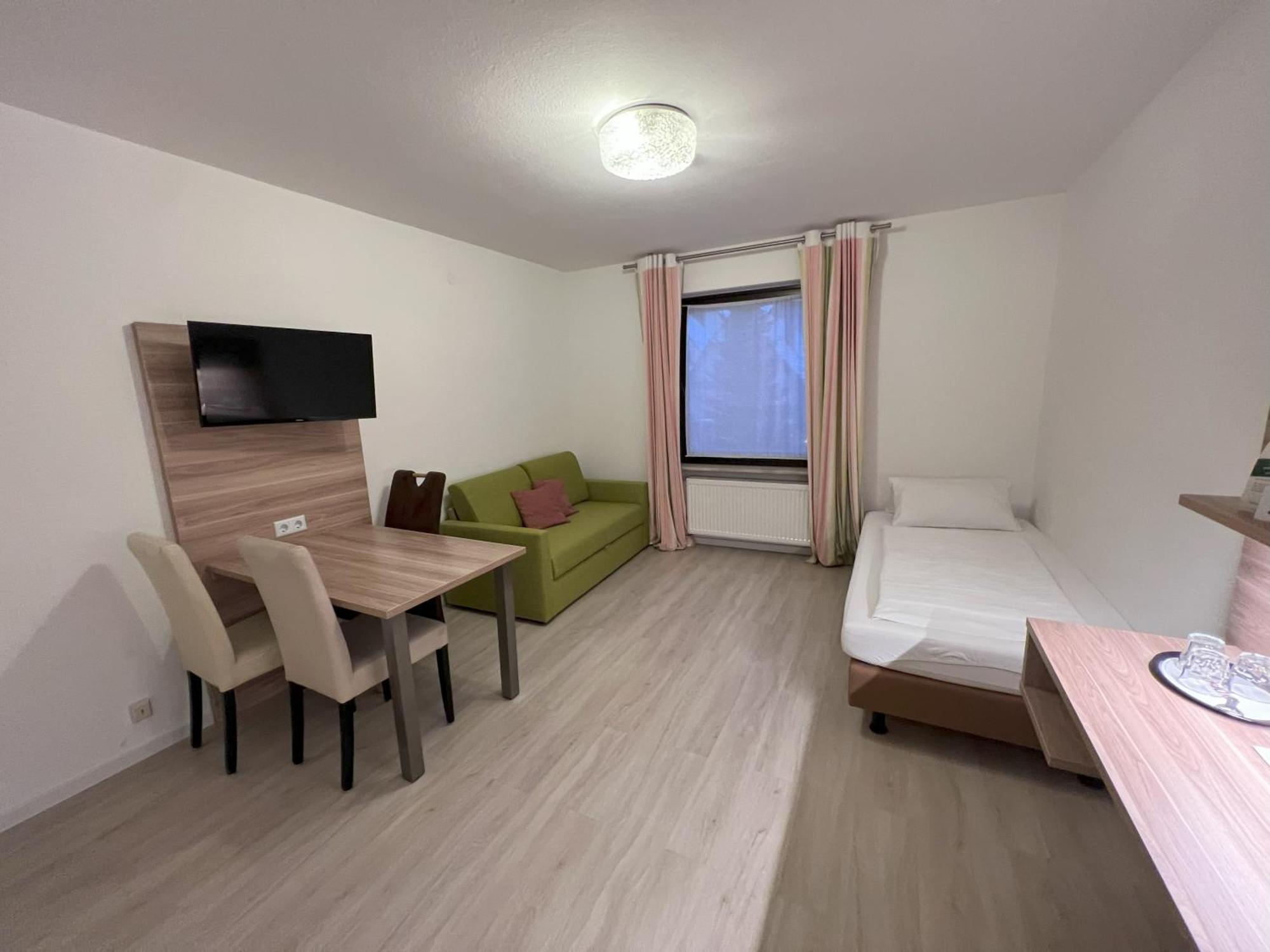 Apart Hotel Deutschmeister バート・メルゲントハイム エクステリア 写真