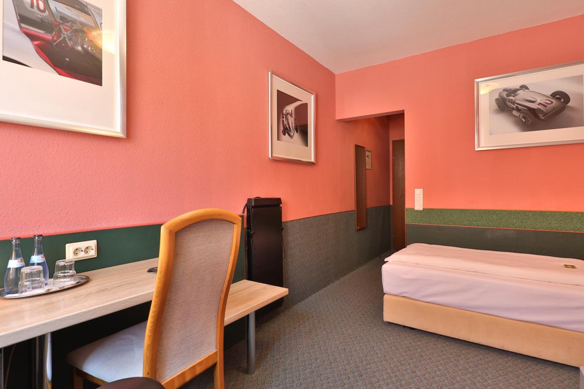 Apart Hotel Deutschmeister バート・メルゲントハイム エクステリア 写真